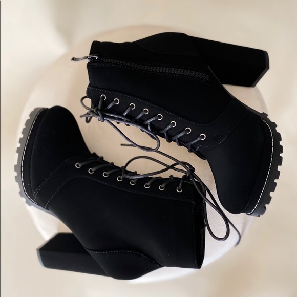 Lace up vegan suede black booties - Picture 2 of 4